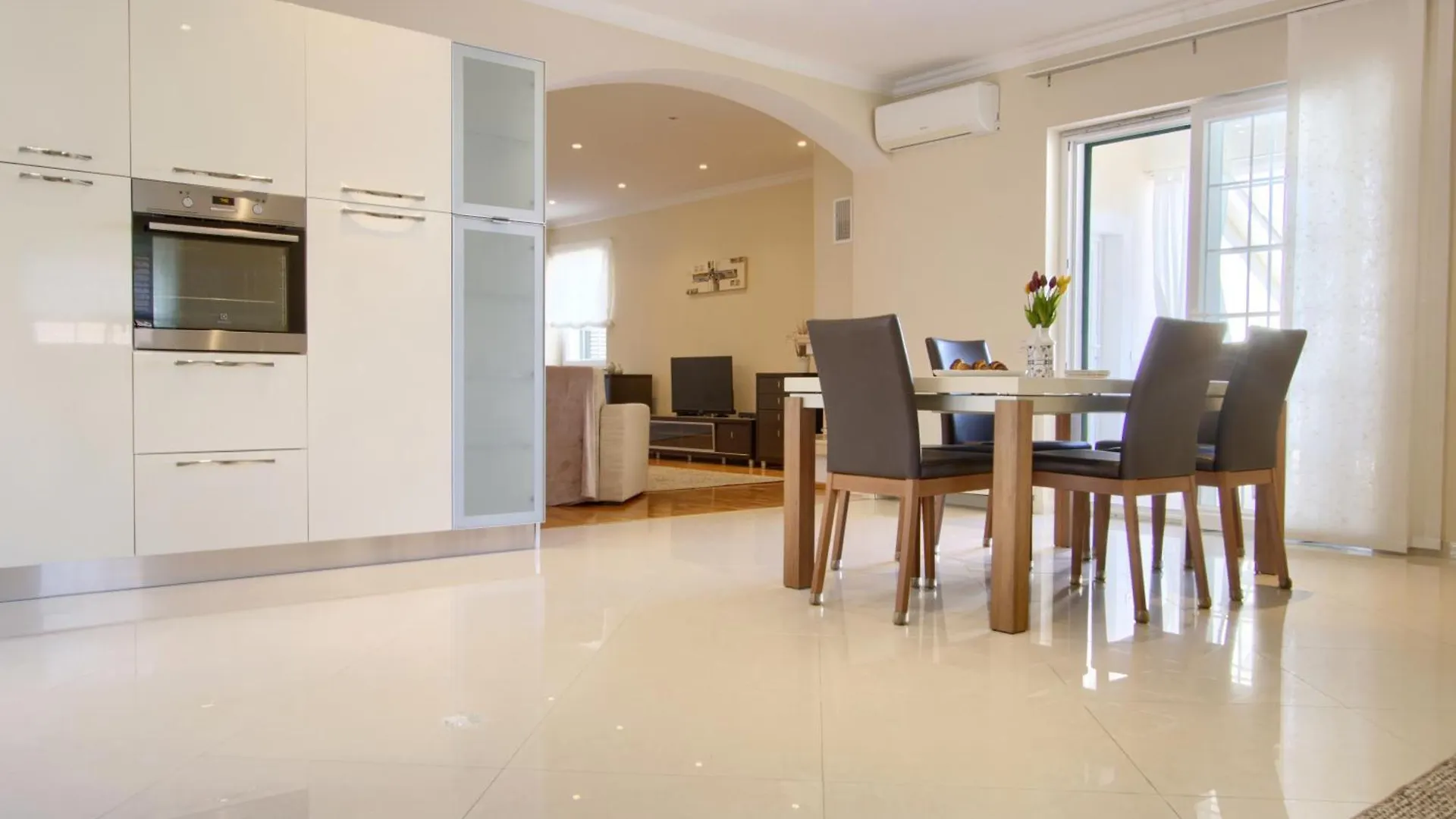 Oceanview Prestige Daire Kali